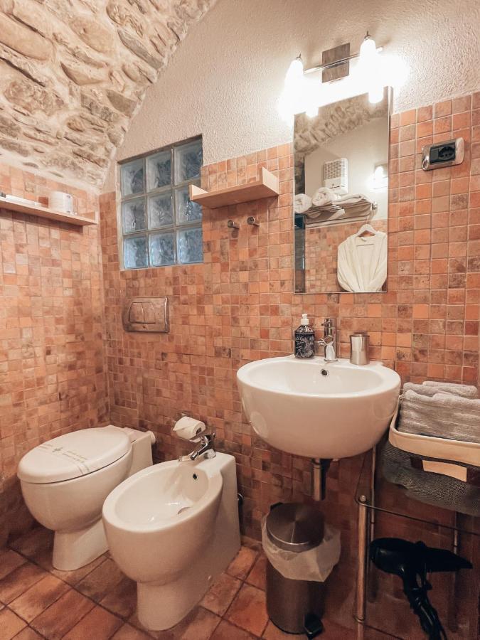 Talking Stones Bed & Breakfast Dolceacqua Bagian luar foto