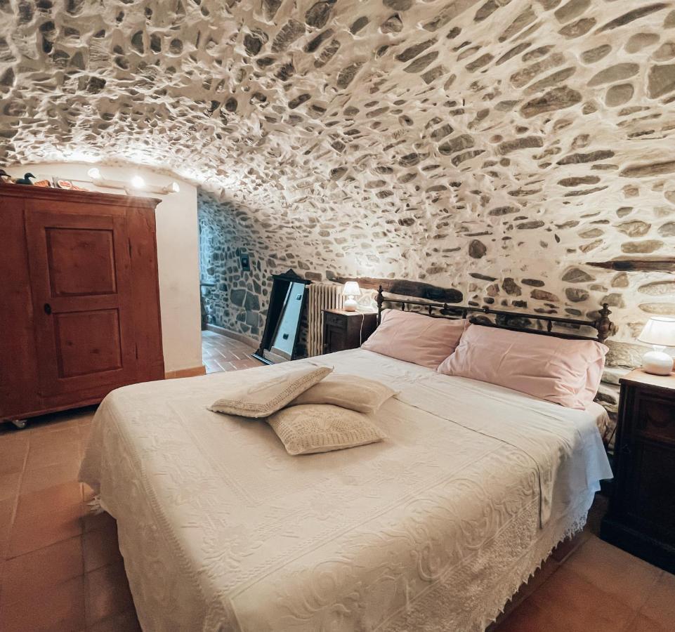 Talking Stones Bed & Breakfast Dolceacqua Bagian luar foto