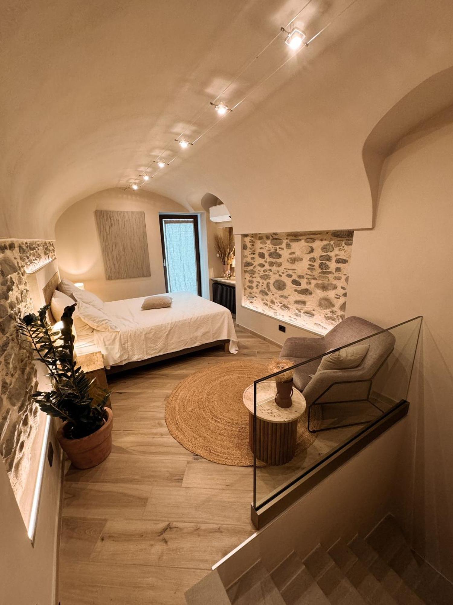 Talking Stones Bed & Breakfast Dolceacqua Bagian luar foto