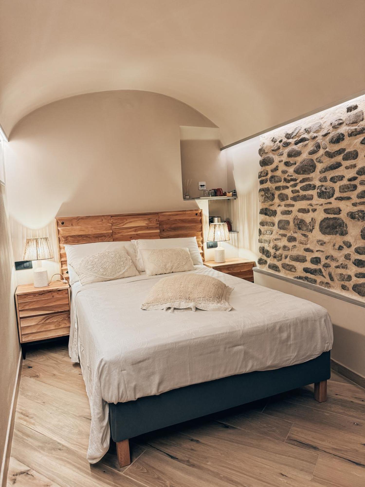 Talking Stones Bed & Breakfast Dolceacqua Bagian luar foto
